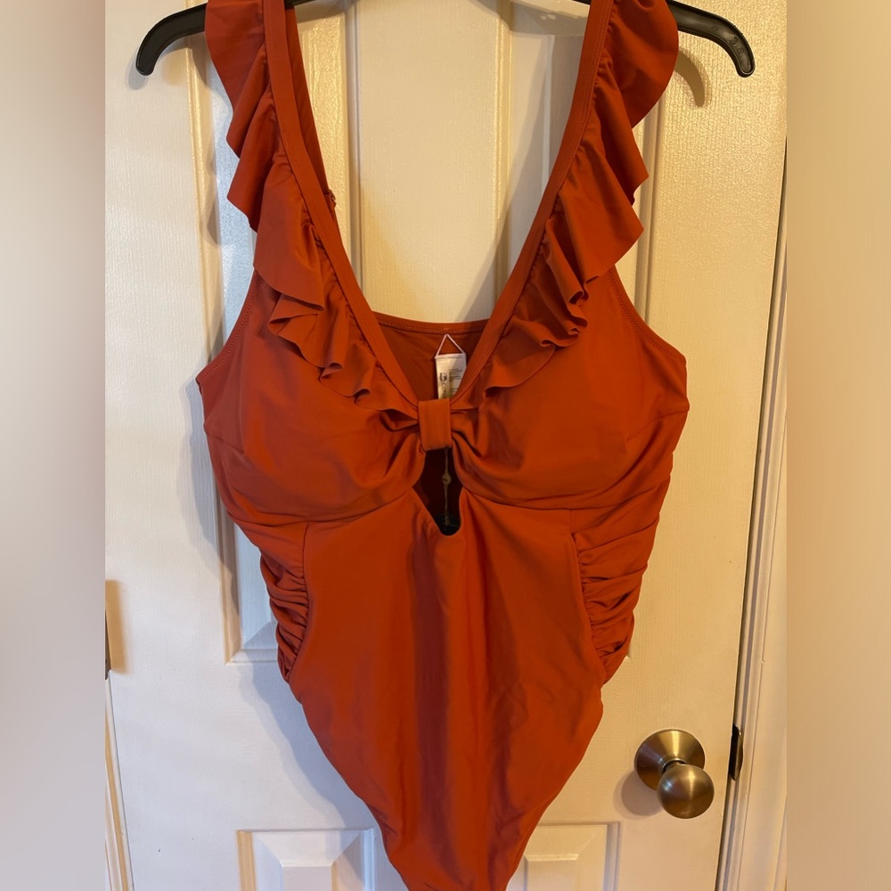 CUPSHE Plus Size One-Piece Swimsuit